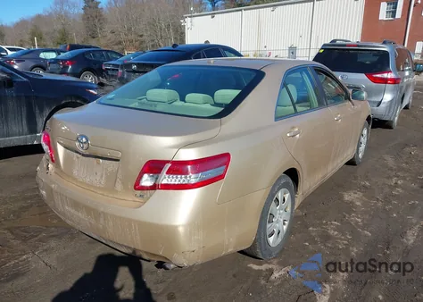 2011 Toyota Camry Le z USA, uszkodzony, nr VIN 4T1BF3EK4BU752276